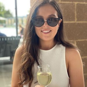 Meet your Posher, Rebecca